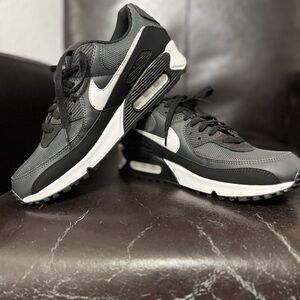 Men’s Size 10 - Nike Air Max 90